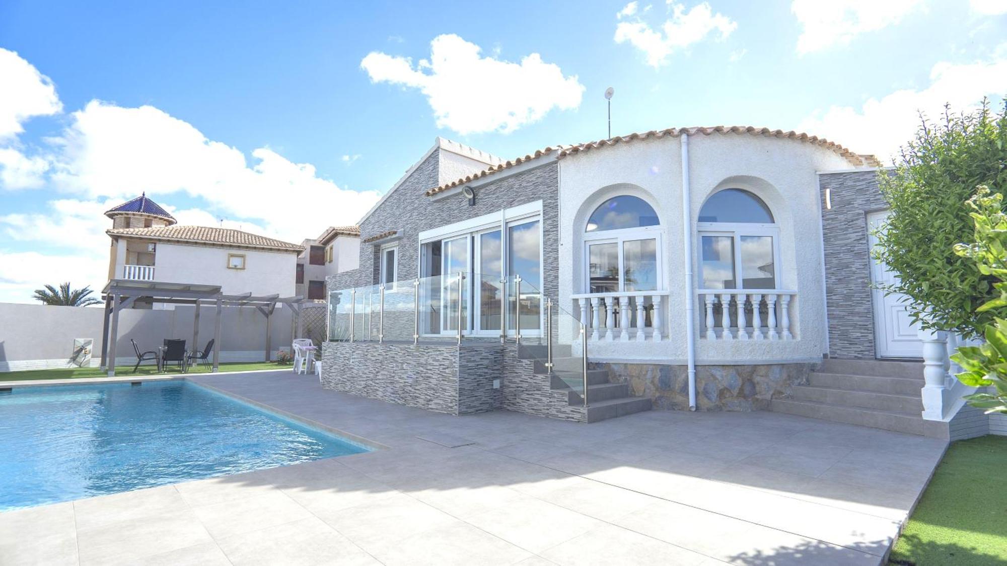 Modern Detached 4 Bed 3 Bath Villa With Private Pool Close To All Amenities Villamartin  Exteriör bild