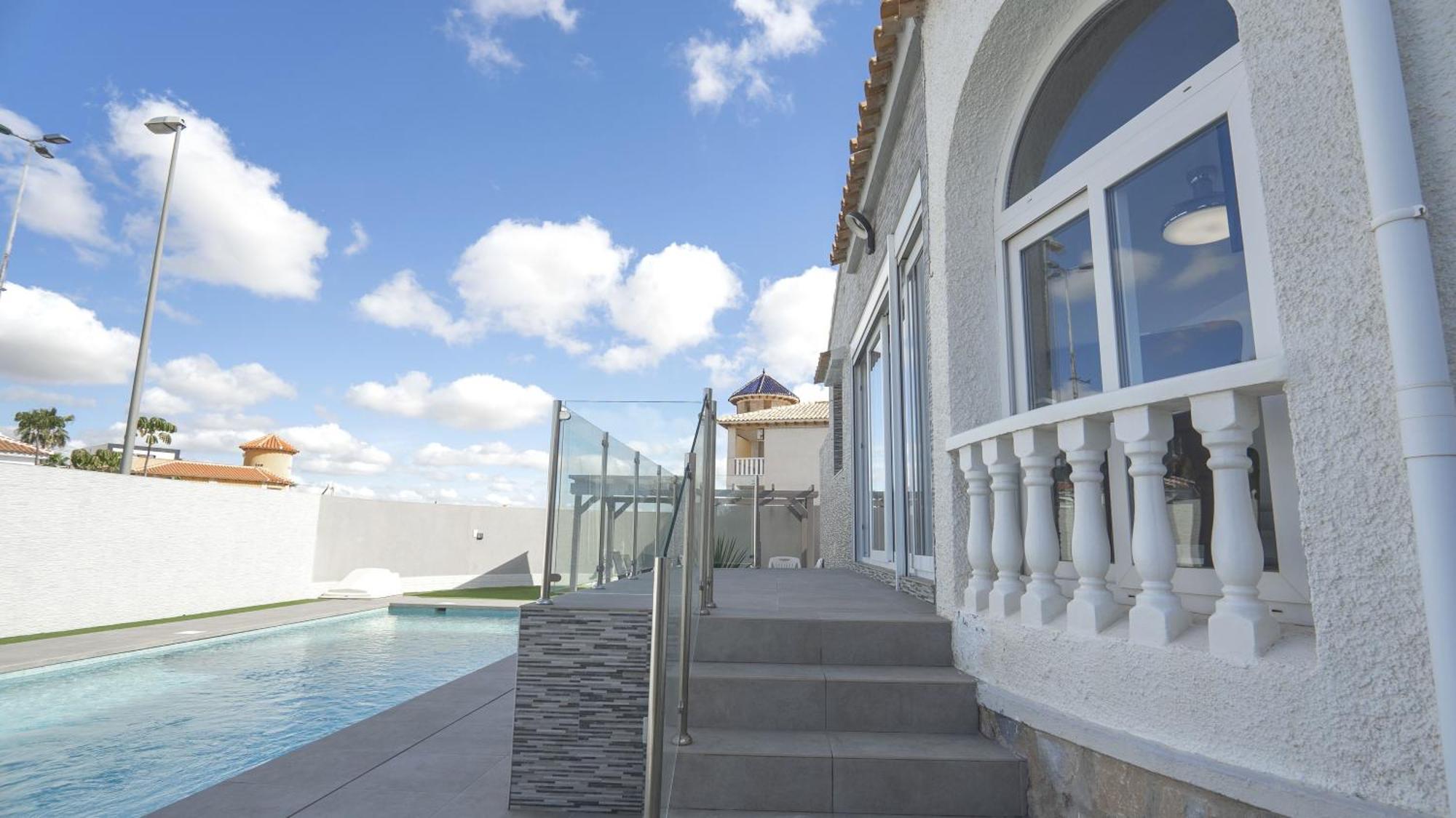 Modern Detached 4 Bed 3 Bath Villa With Private Pool Close To All Amenities Villamartin  Exteriör bild
